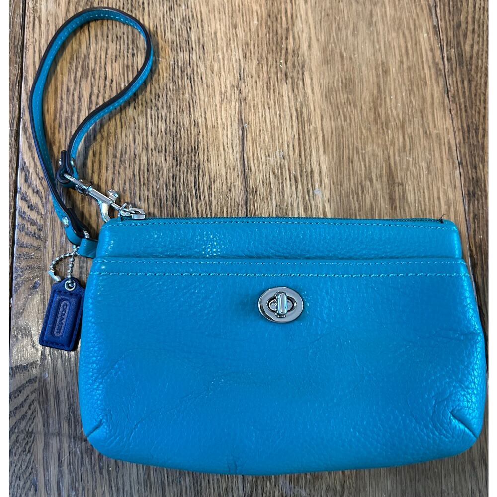 Coach Teal Green Pebbled Leather Park Wristlet Turnlock Hang Tag #F49472